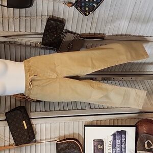 American Eagle brand cropped Kaki pants